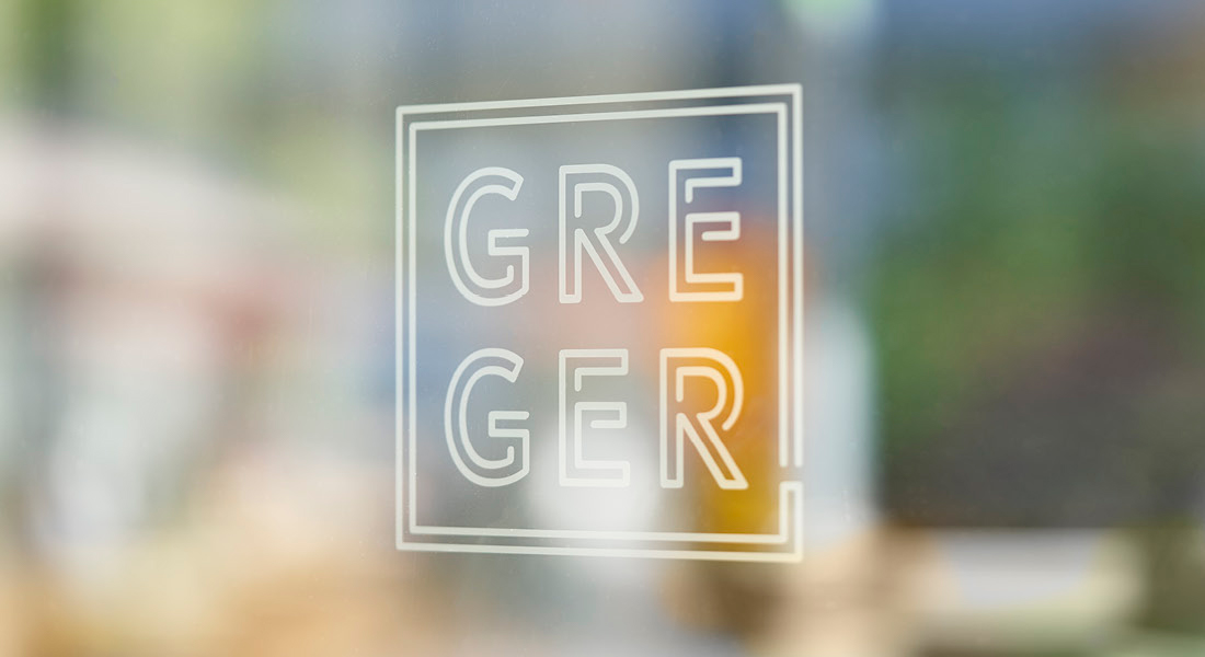 Greger-Café Logo auf Schaufenster