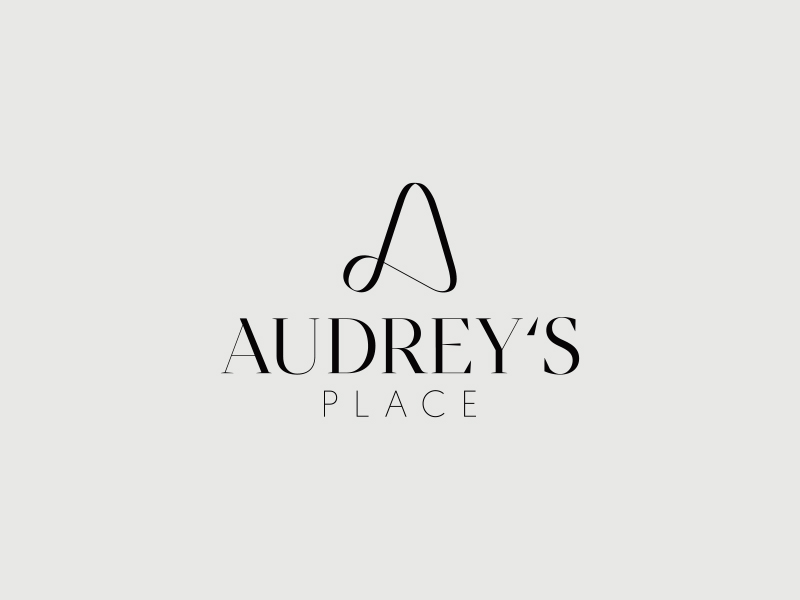 Logo "Audrey's Place" in Schwarz auf hellgrauem Hintergrund