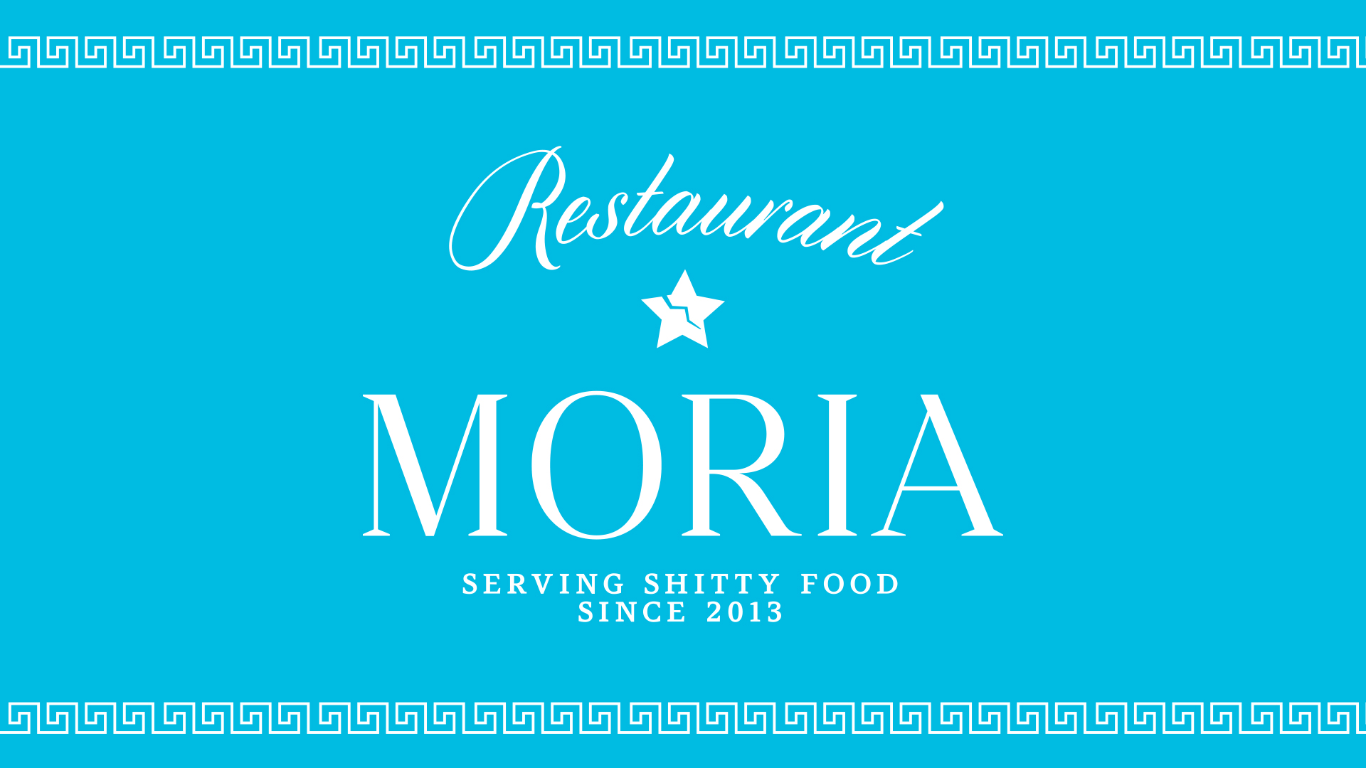 Logo und Schriftzug des fiktiven Restaurant Moria auf blauem Hintergrund mit weißem griechischem Muster.