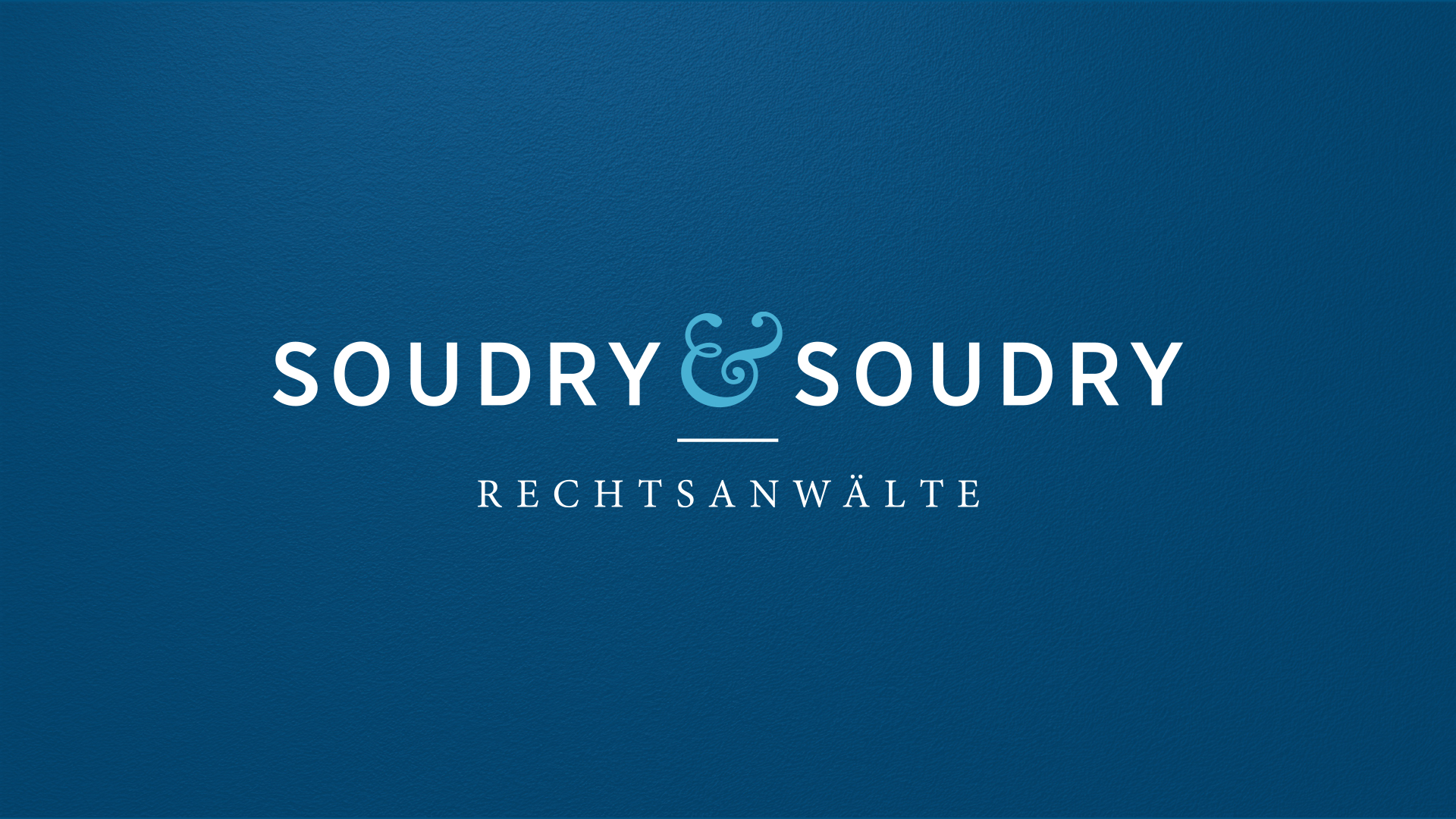 Logo der Kanzlei Soudry & Soudry Rechtsanwälte auf blauem Hintergrund.