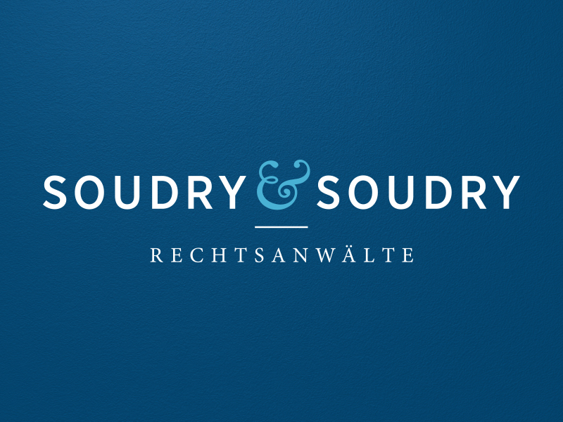 Logo der Kanzlei Soudry & Soudry Rechtsanwälte auf blauem Hintergrund.