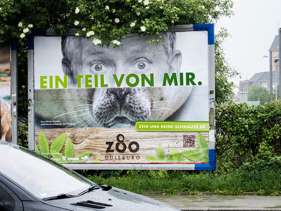 Großflächenplakat im städtischen Raum für den Zoo Duisburg mit Slogan ‚Ein Teil von mir‘ zum 80-jährigen Jubiläum.